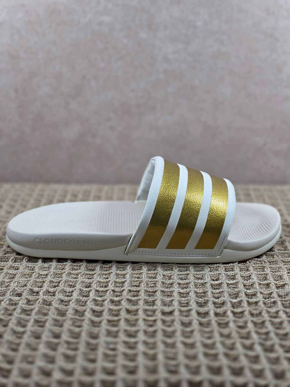 Adidas Cloudfoam Slides Women’s 10 White Gold – New Without Box